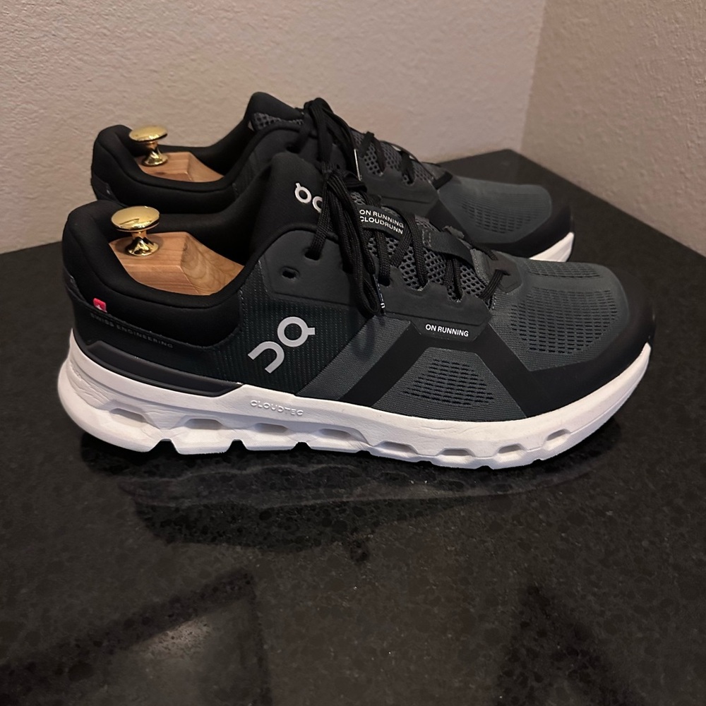 On Cloudrunner 2 running shoes Mens Size 12W Eclipse/Black colorway